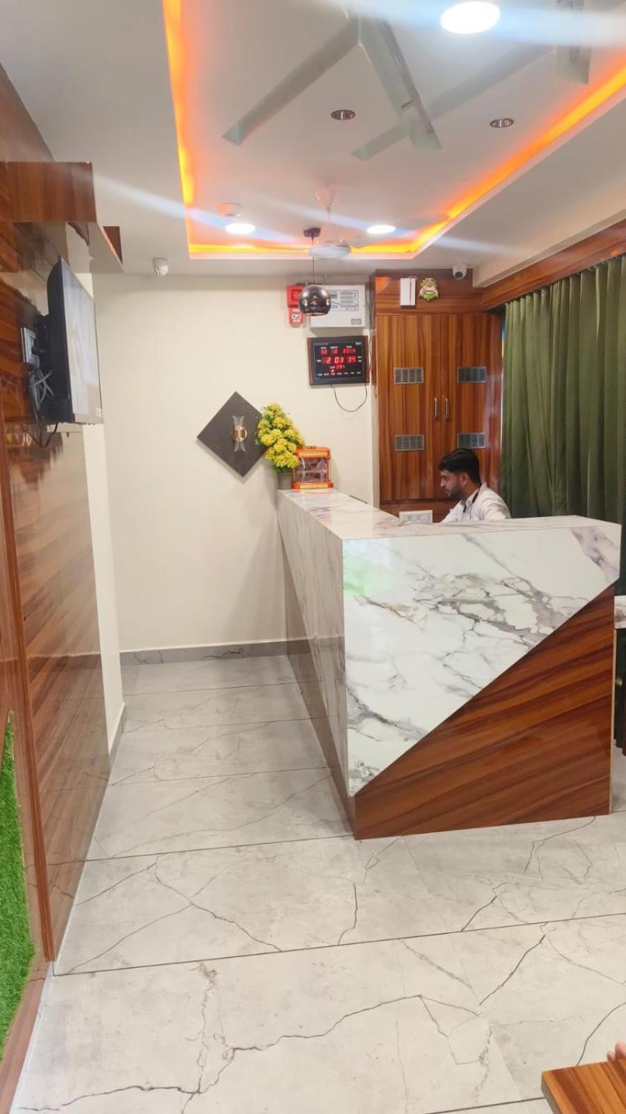 Hotel Shagun C G Road 3*
