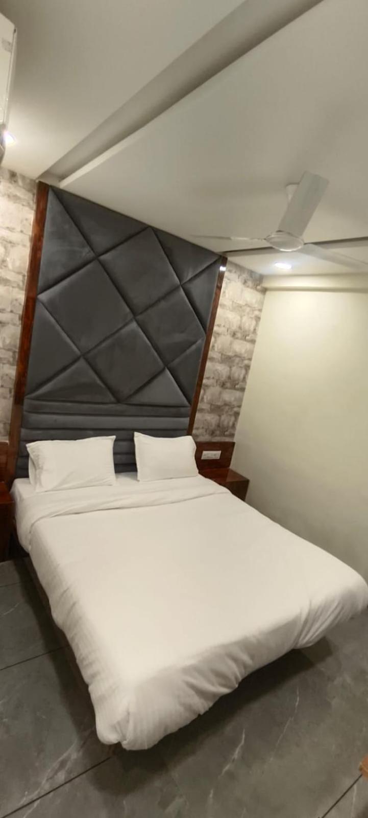 Hotel Shagun C G Road Ahmedabad